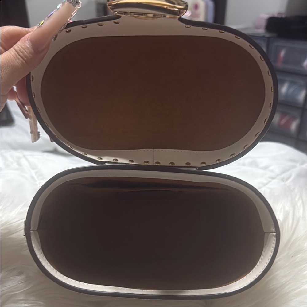 Coach Georgie Cream Leather Handbag - Picture 6 of 8
